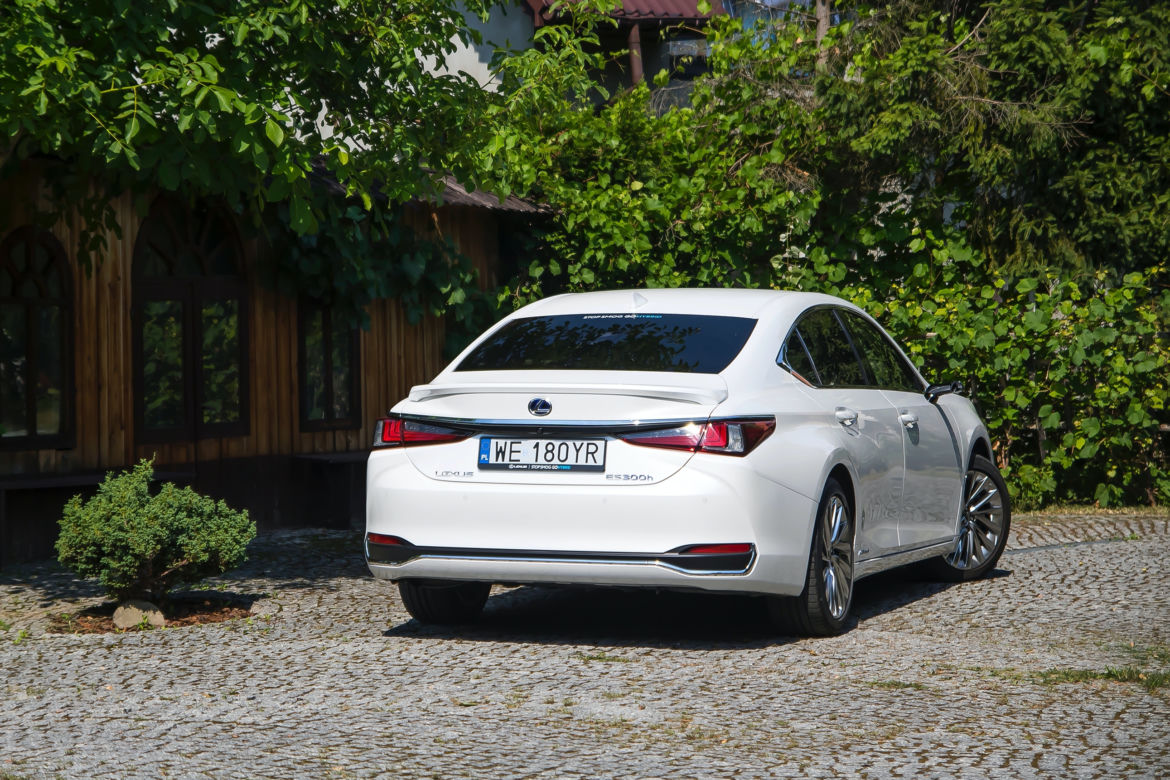 Lexus ES 300h Omotenashi