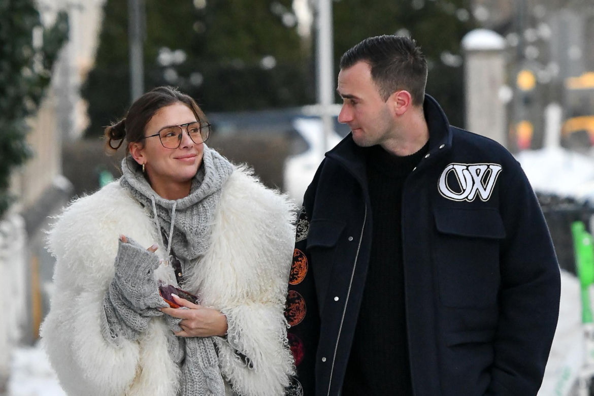 Klaudia Halejcio, mąż jej otworzył auto za całusa