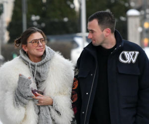 Klaudia Halejcio, mąż jej otworzył auto za całusa