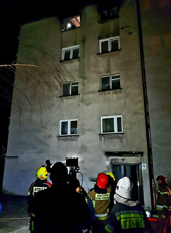 Jawor. Zwęglone zwłoki w bloku! Pożar zniszczył kilka mieszkań! Co teraz z lokatorami? [ZDJĘCIA]