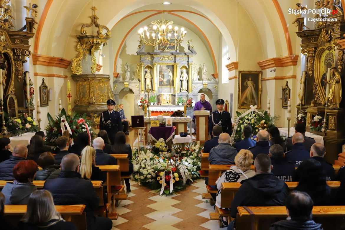 "Śpij, kolego...". Policjanci pożegnali tragicznie zmarłego st. asp. Bartłomieja Bojanowskiego