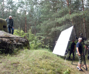 Sensacje XX wieku w Nowogrodzie. Wołoszański kręcił dokument na Podlasiu [ZDJĘCIA]