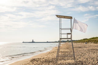Sinice Kołobrzeg. Czy w Kołobrzegu można się kąpać 31.07? Flaga, warunki pogodowe