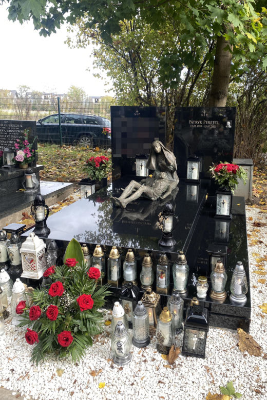 Tak wygląda grób syna Sylwii Peretti. Nowa płyta, pomnik i wymowna rzeźba