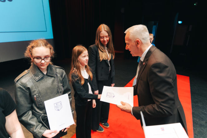 Najzdolniejsi uczniowie odebrali stypendia Prezydenta Miasta Siedlce