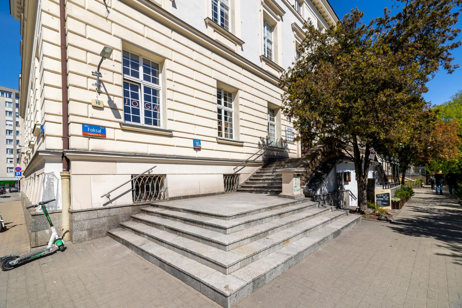 Foksal 10 w Warszawie