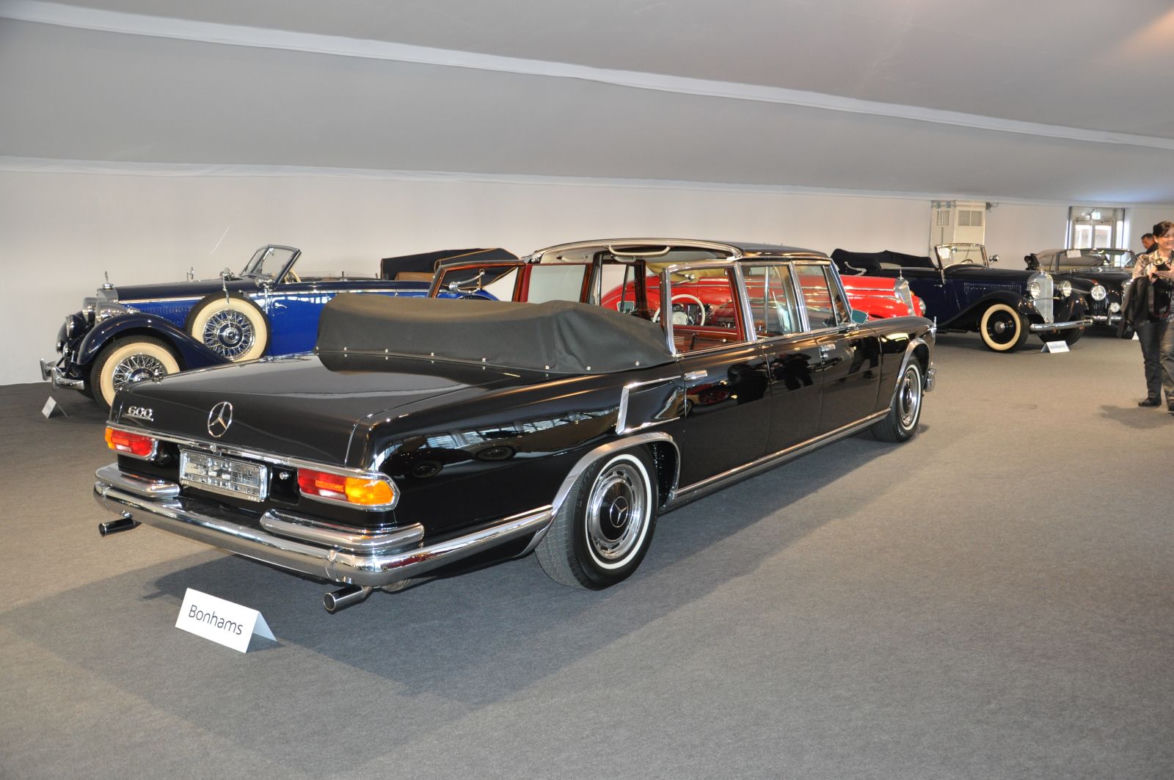Aukcja zabytkowych Mercedesów w muzeum w Stuttgarcie