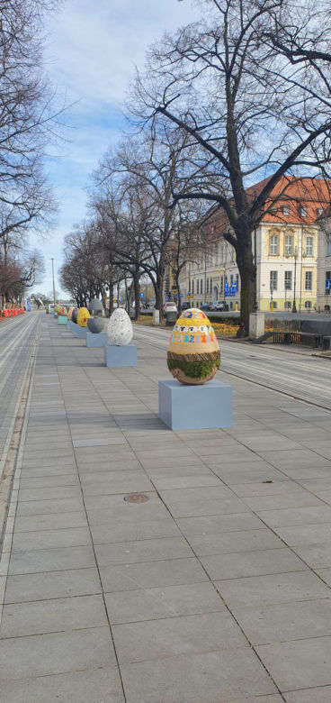 Gigantyczne pisanki w Alei Kwiatowej