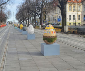 Gigantyczne pisanki w Alei Kwiatowej