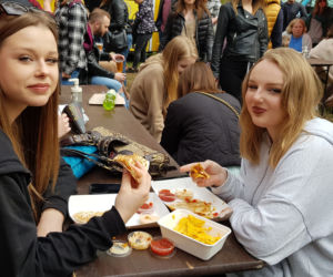 Festiwal Smaków Food Trucków w Olsztynie. Tłumy mieszkańców nad Ukielem [ZDJĘCIA]