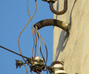 To jedno z najpiękniejszych miast województwa łódzkiego. Leży blisko słynnego Tomaszowa