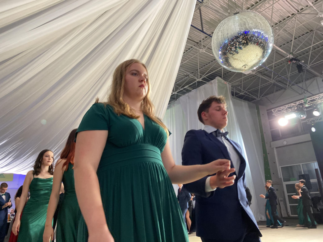 Studniówka 2024 w Lotniku. Tak bawili się uczniowie IV LO w Zielonej Górze	