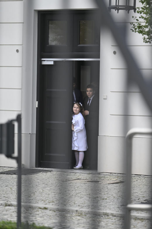  Kasia Nawrocka na biało czekała na rodziców 