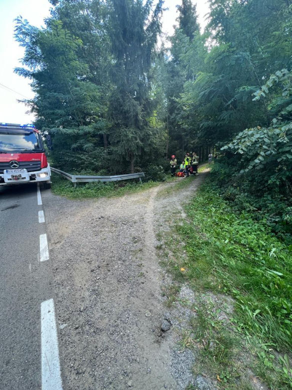 Fatalny błąd kierowcy seata! Nie opanował samochodu i wylądował w rowie