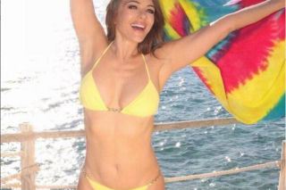 Ma 61 lat i wygląda TAK? Elizabeth Hurley wywołała BURZĘ jednym kadrem