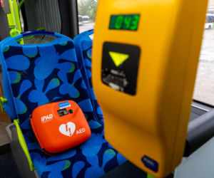AED w komunikacji miejskiej