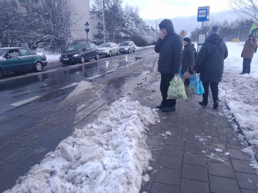 Łodzianie walczą z zimą. „Przystanki wyglądają tragicznie”