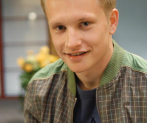 Od nastolatka z Na Wspólnej do eleganckiego mężczyzny. Tak zmieniał się Jakub Wesołowski