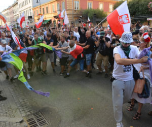  Dewastują tęczową flagę na obchodach Powstania Warszawskiego