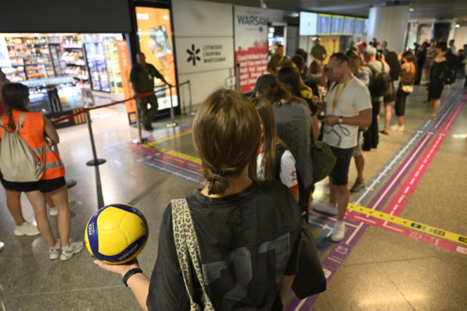 Złoci siatkarze po perypetiach wrócili do Polski
