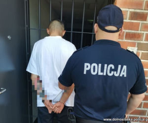 Brutalny napad na taksówkarza. Pobili kierowcę i odjechali jego taksówką