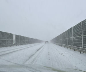 Potężne śnieżyce w woj. warmińsko-mazurskim. Najgorsze dopiero nadchodzi. Wydano czerwony alert