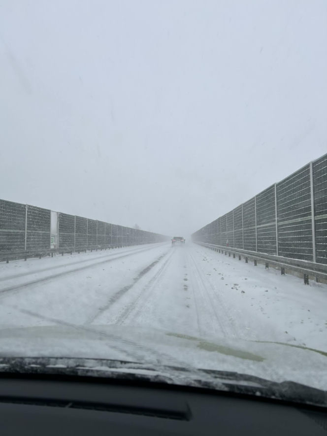 Potężne śnieżyce w woj. warmińsko-mazurskim. Najgorsze dopiero nadchodzi. Wydano czerwony alert