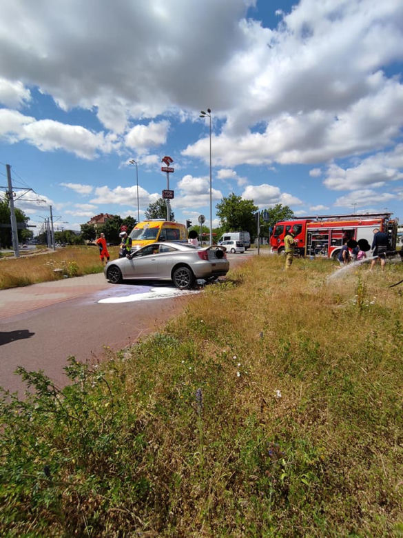 Wypadek na Szosie Lubickiej w Toruniu. Kierowca zignorował czerwone światło