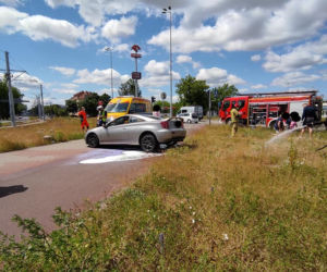 Wypadek na Szosie Lubickiej w Toruniu. Kierowca zignorował czerwone światło