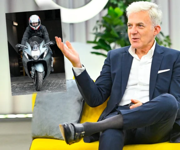 Urbański na motocyklu za prawie 100 tys. zł! 