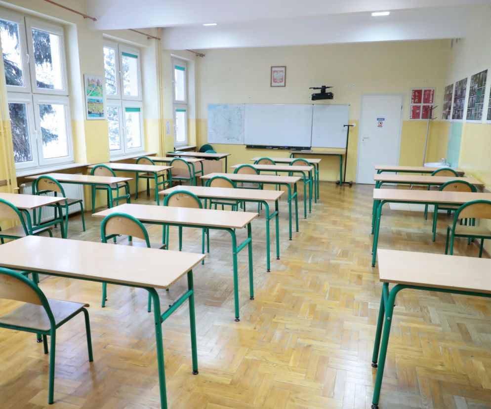 Pusta klasa w szkole
