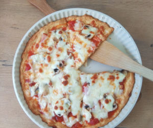 Pizza bez drożdży: jak zrobić proszkowe ciasto na pizzę?