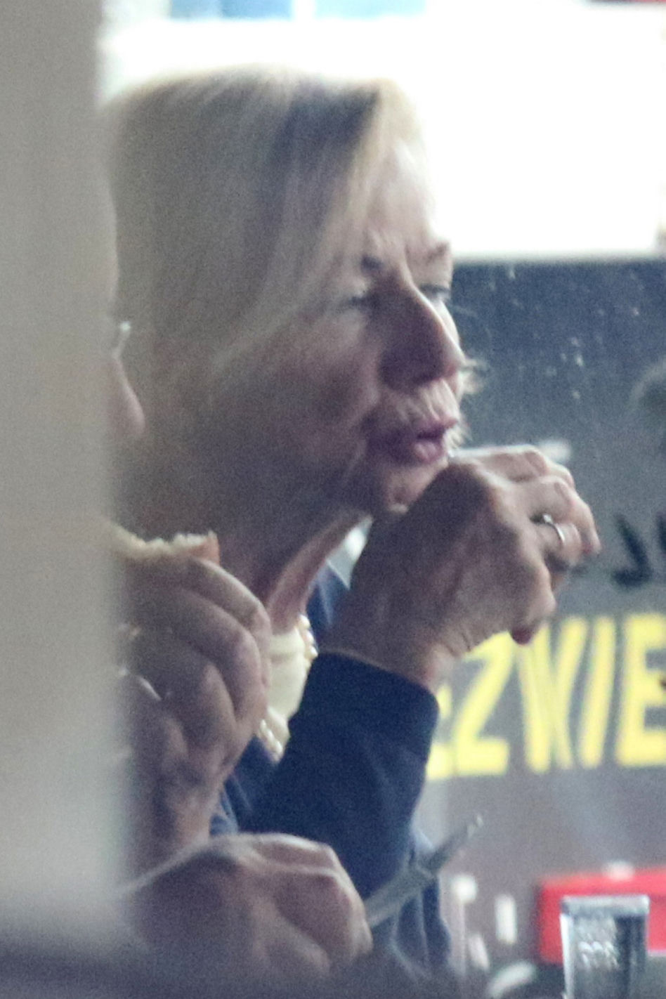 Bożena Dykiel z mężem na spacerze i na obiedzie w Gdyni