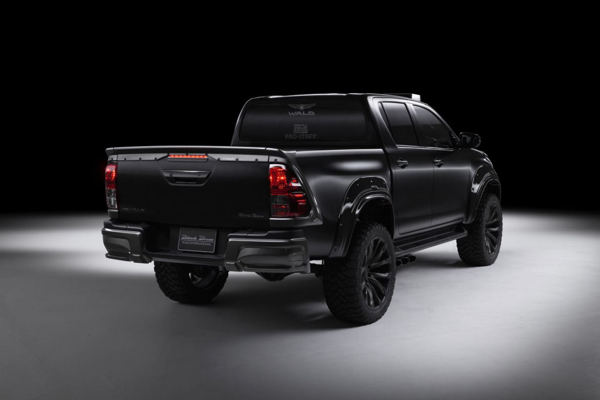 Toyota Hilux po tuningu WALD International 