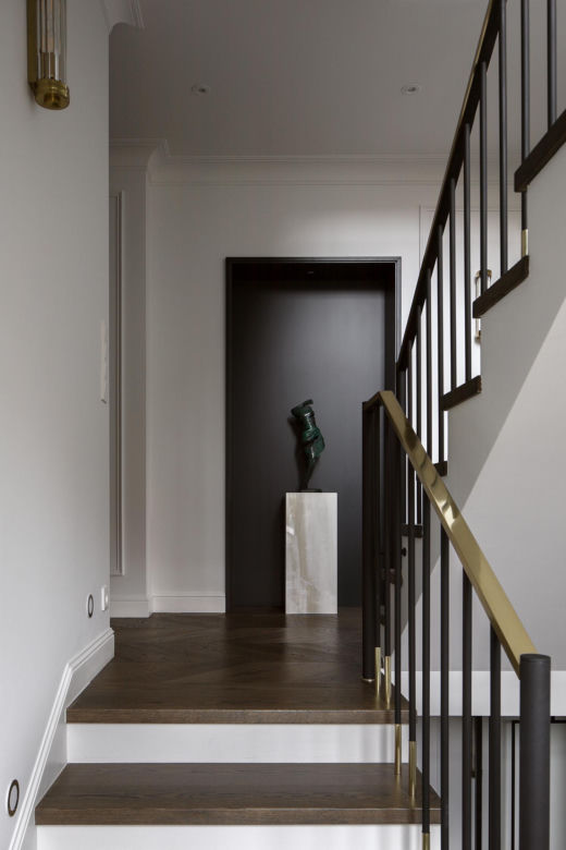 Klatka schodowa w stylu modern classic