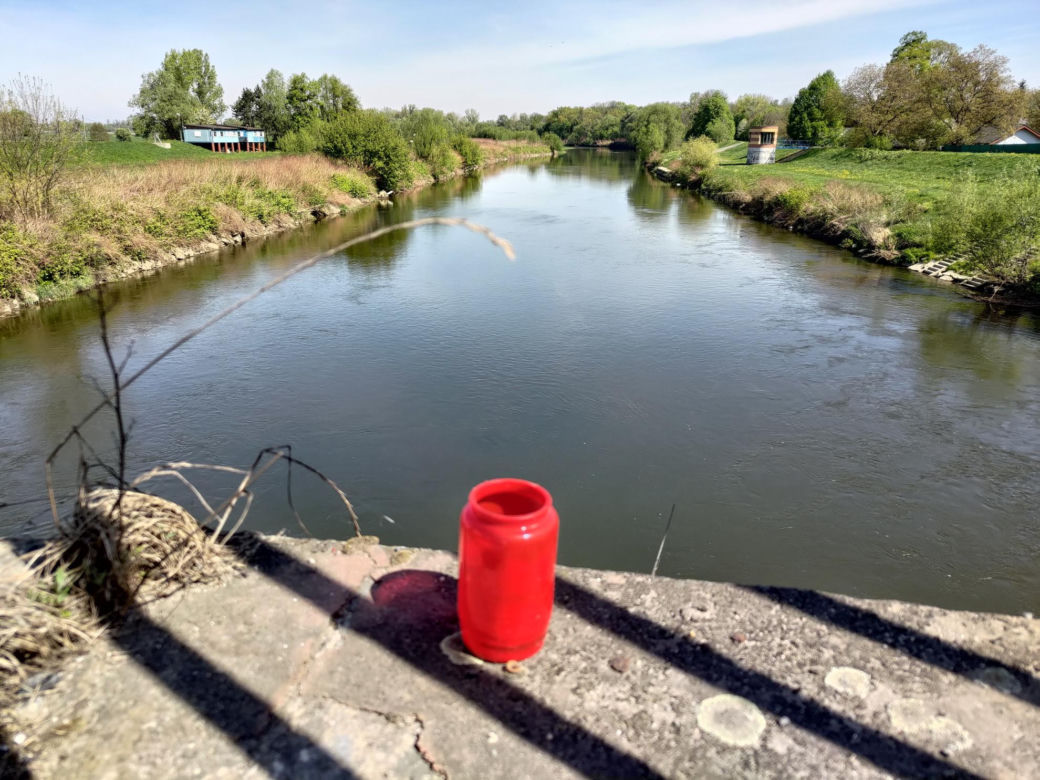 Bestialsko zrzucili Grzegorza z mostu. Tobiasz i Kuba nie mieli litości dla kolegi 