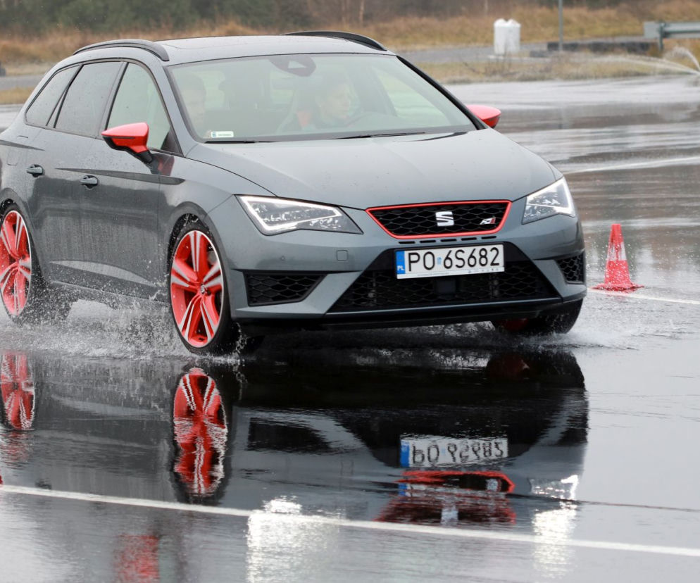 poślizg, aquaplaning, mokra jezdnia