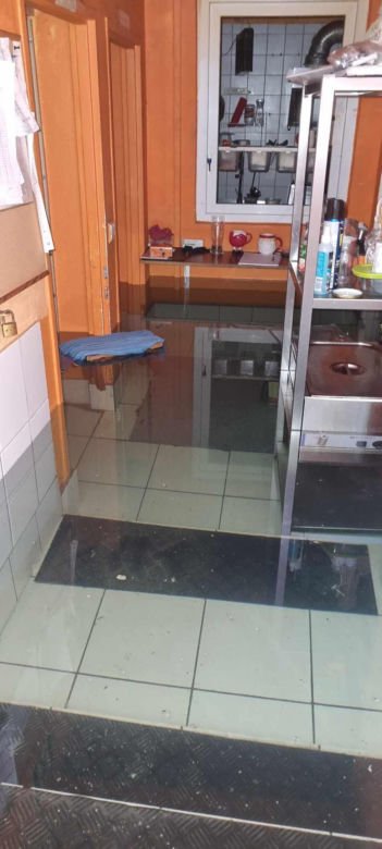 Zalana wodą restauracja w centrum Rybnika 
