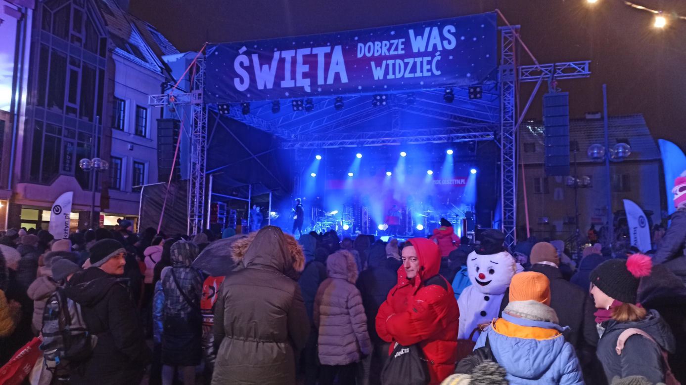 Tłumy mieszkańców na Starym Mieście w Olsztynie. Tak bawili się na wydarzeniu "Święta. Dobrze was widzieć"