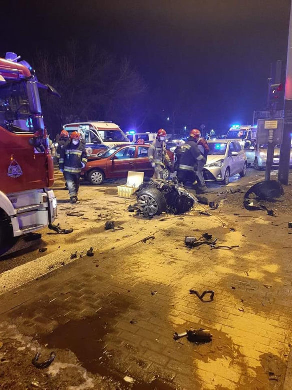 UWAGA! Wypadek 7 samochodów osobowych na Jana Pawła II! Ranni