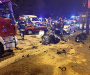 UWAGA! Wypadek 7 samochodów osobowych na Jana Pawła II! Ranni