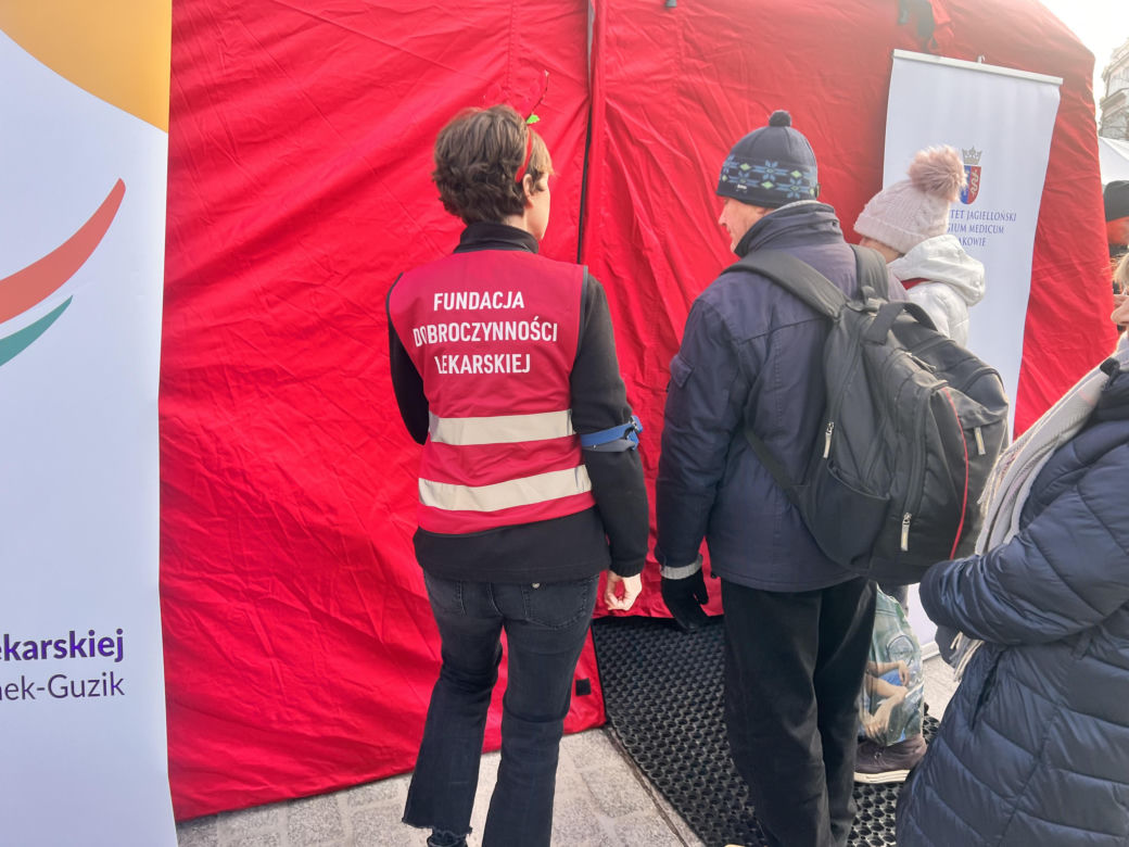 XXVII Wiglia dla Osób Bezdomnych i Potrzebujących Jana Kościuszko ponownie na Rynku Głównym w Krakowie 