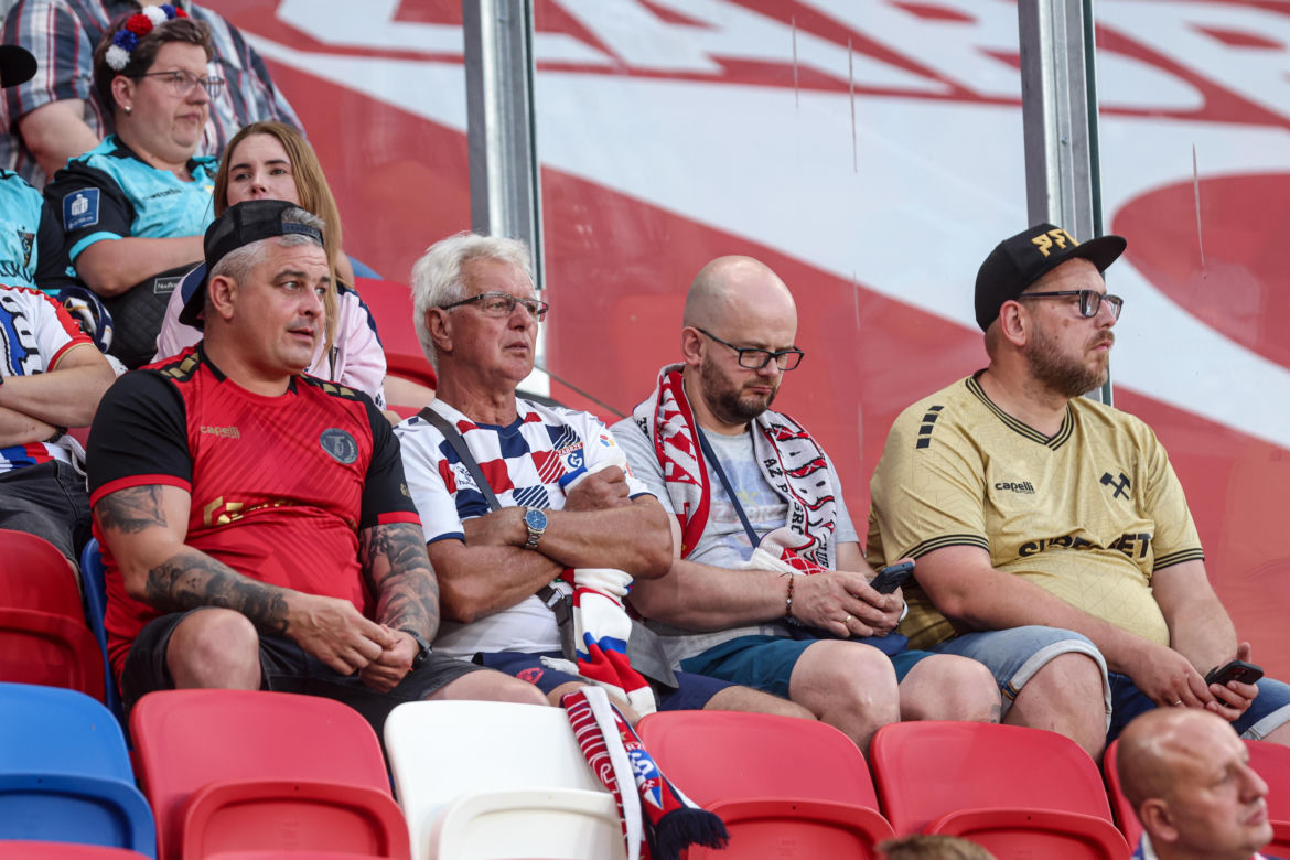 Górnik Zabrze - Termalica Nieciecza. Niesamowita atmosfera na Arenie Zabrze! Kibice Górnika dopingują swoją drużynę