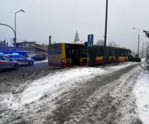 Wypadek autobusu miejskiego w Markach. Są ranni