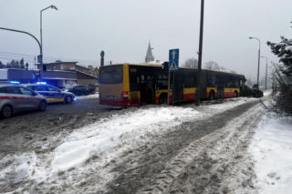 Wypadek autobusu miejskiego w Markach. Są ranni
