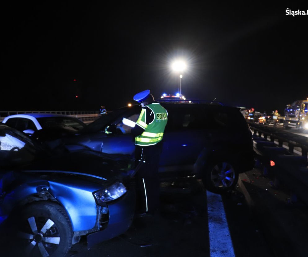 Karambol na S1 w Jaworznie. Nie żyje jedna osoba, 18 zostało rannych