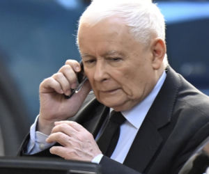 Kaczyński ma kultowy telefon komórkowy
