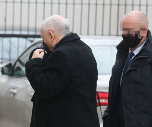 Jarosław Kaczyński jak co niedziela pojechał na mszę do kościoła św. Benona
