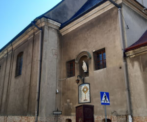 Zabytkowe cegły zostały odsłonięte