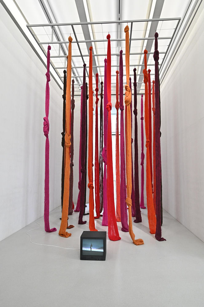 Wanny, buty i manekiny za 851 tys. zł? Ale sztuka! „To jedna z najbardziej wpływowych artystek na świecie”